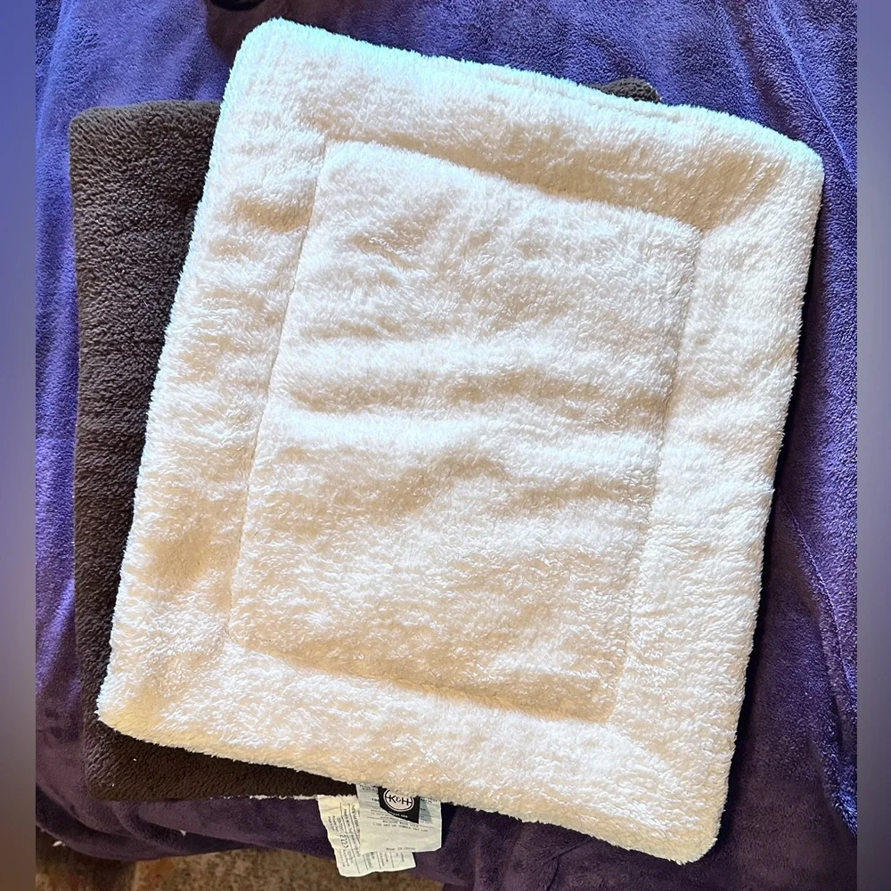 Cozy SELF HEATED SMALL PET BED - Cream and Brown, 21”x17” (2 available)